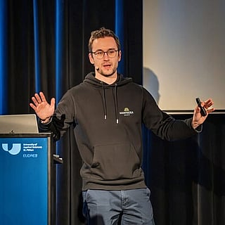 Niels Pfau